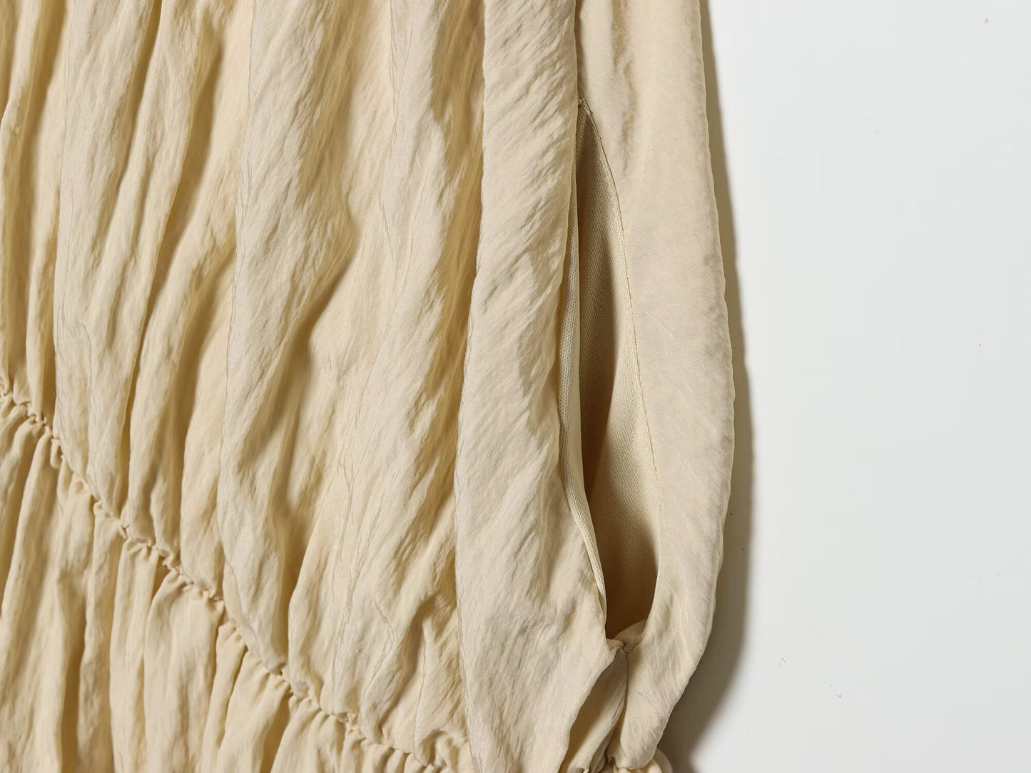Women's balloon version pleated mini dress