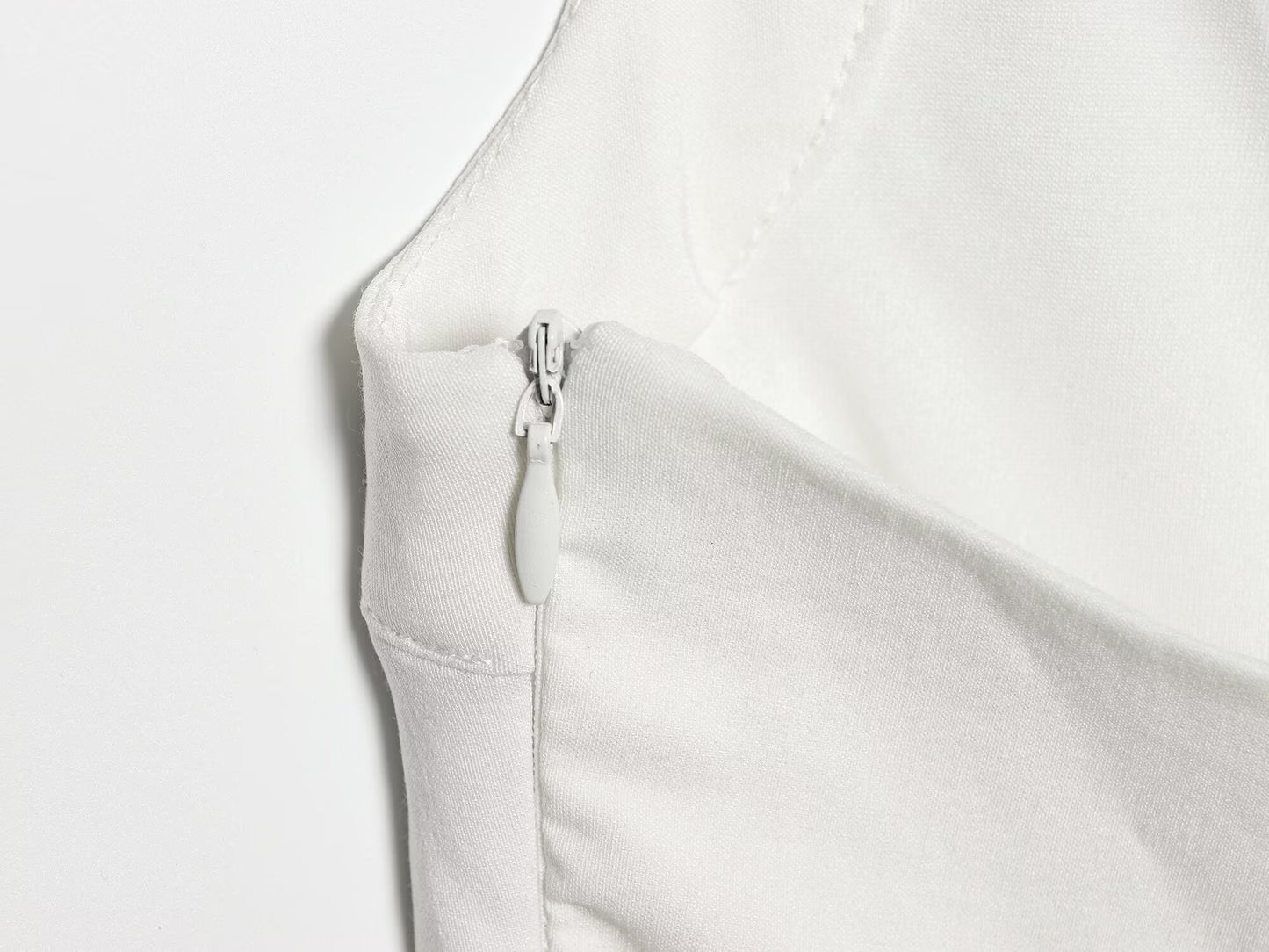 Women's sleeveless hanging neck wide hem dress