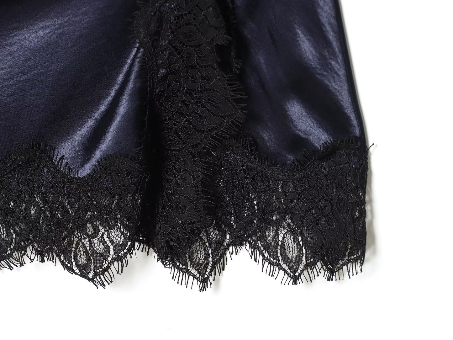 Women's satin textured sleeveless lace dress