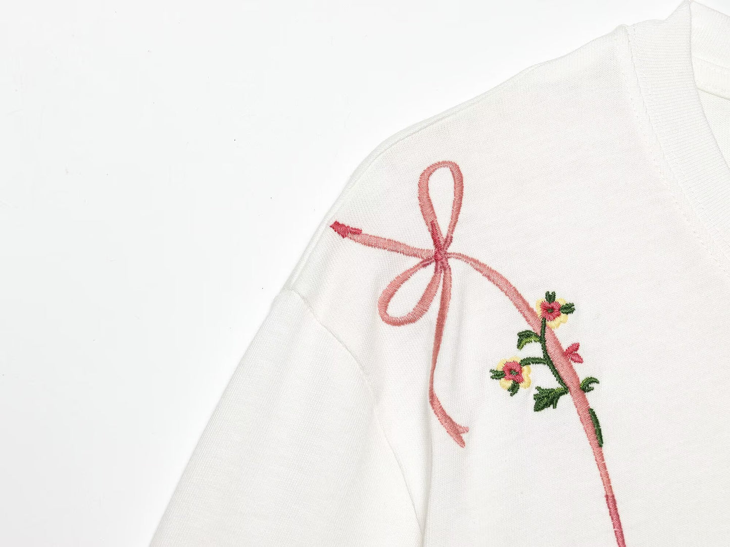 Women's Comfortable O Neck Embroidered Flower T-shirt