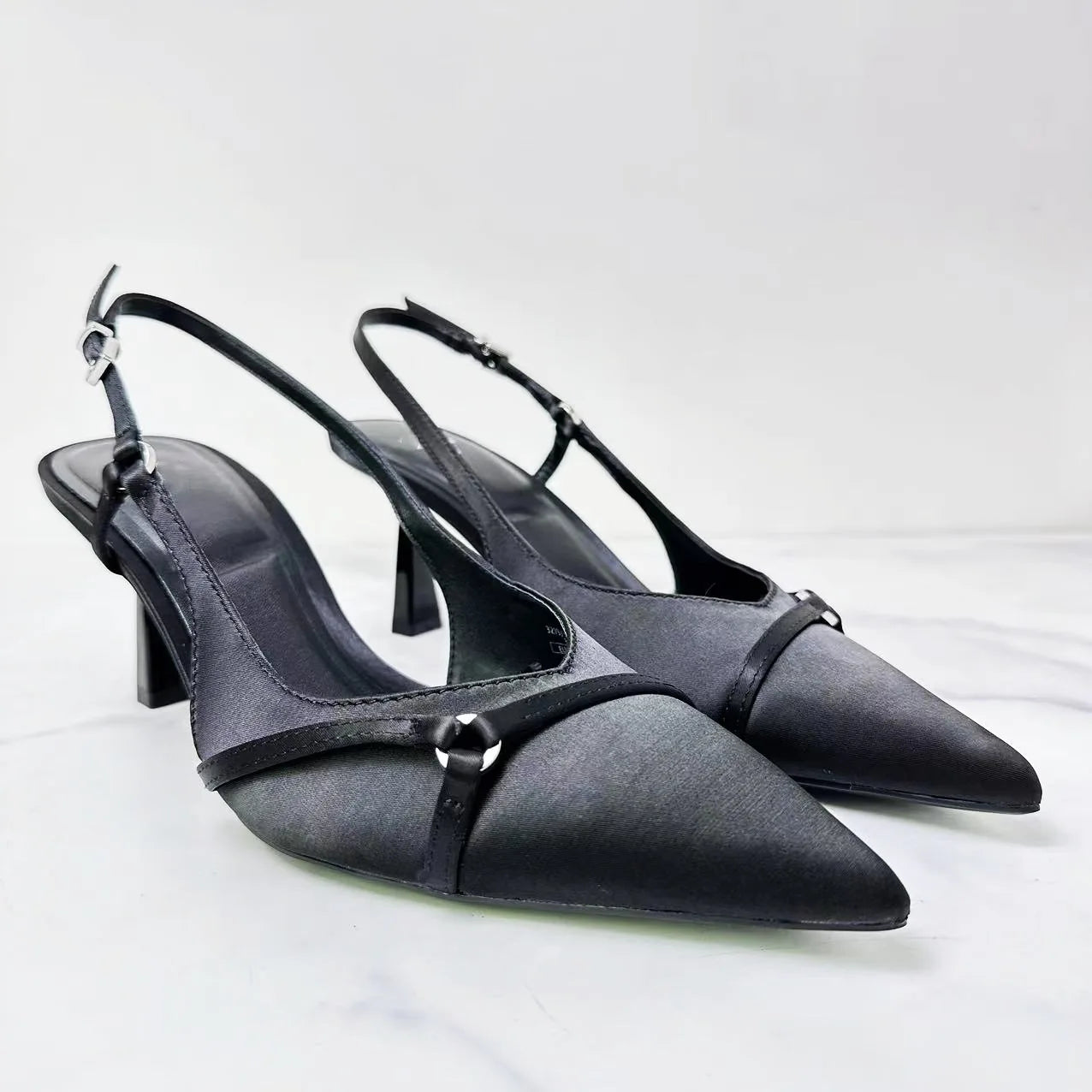 New 2024 Fashion Temperament Women's Shoes Pointed Thin Belt Baotou Sandals Thin Single Shoes
