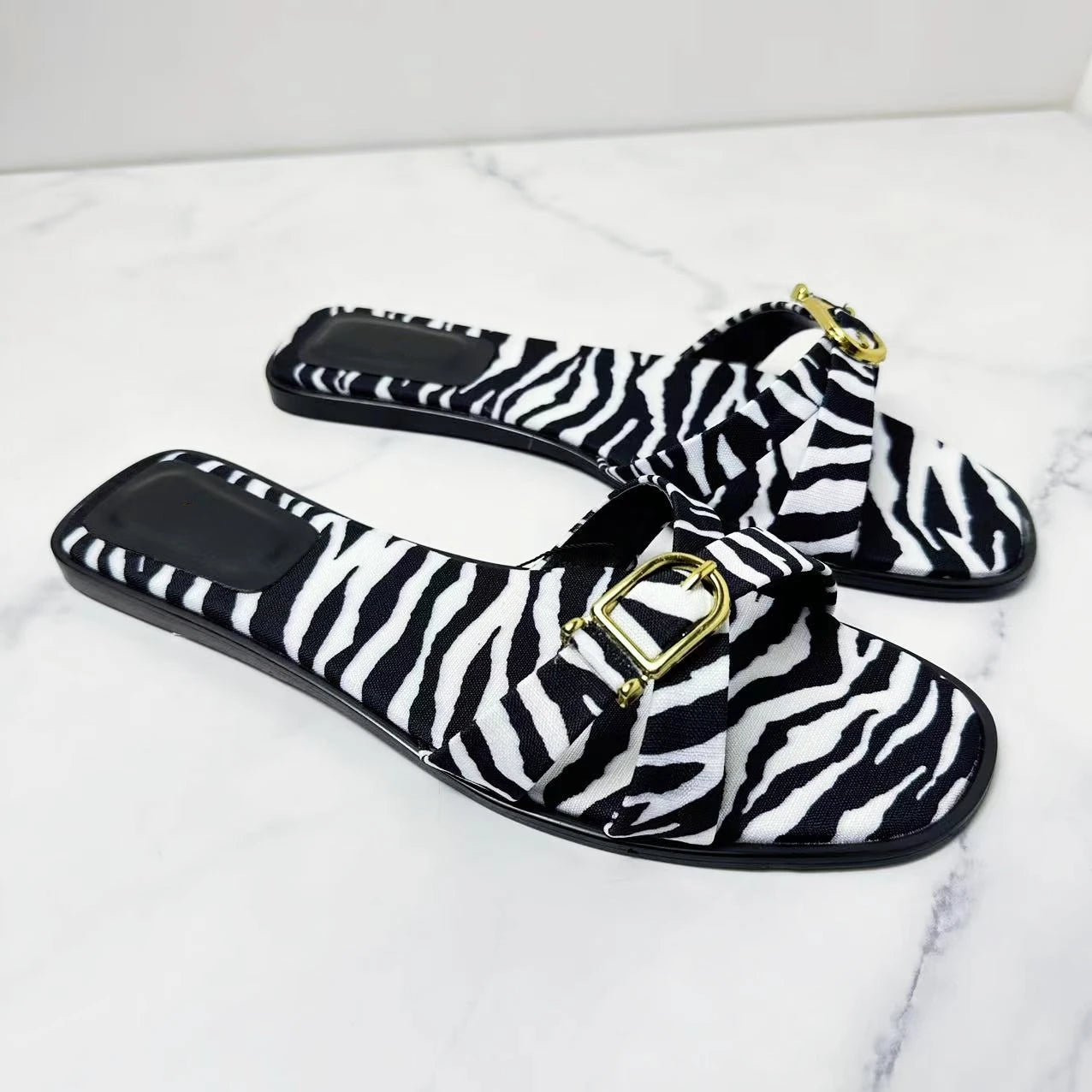 New 2024 Fashion Women's Flat Slippers Square Head Joker Cross Belt Travel Leisure Slippers Women