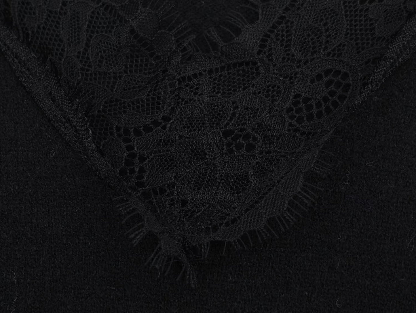 Women's lace decorated loose V-neck knitted sweater