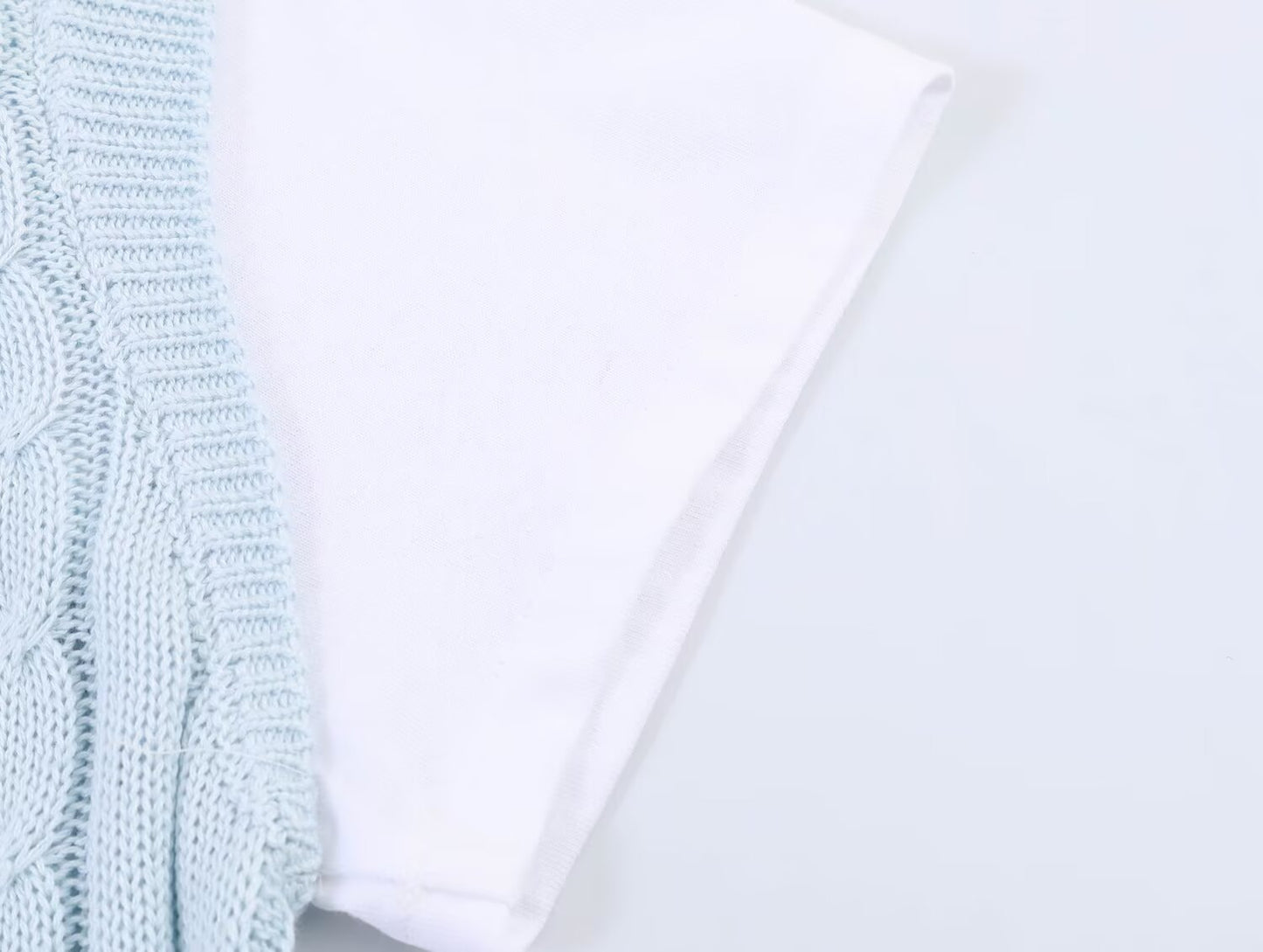 Women's contrasting fake two-piece knitted sweater